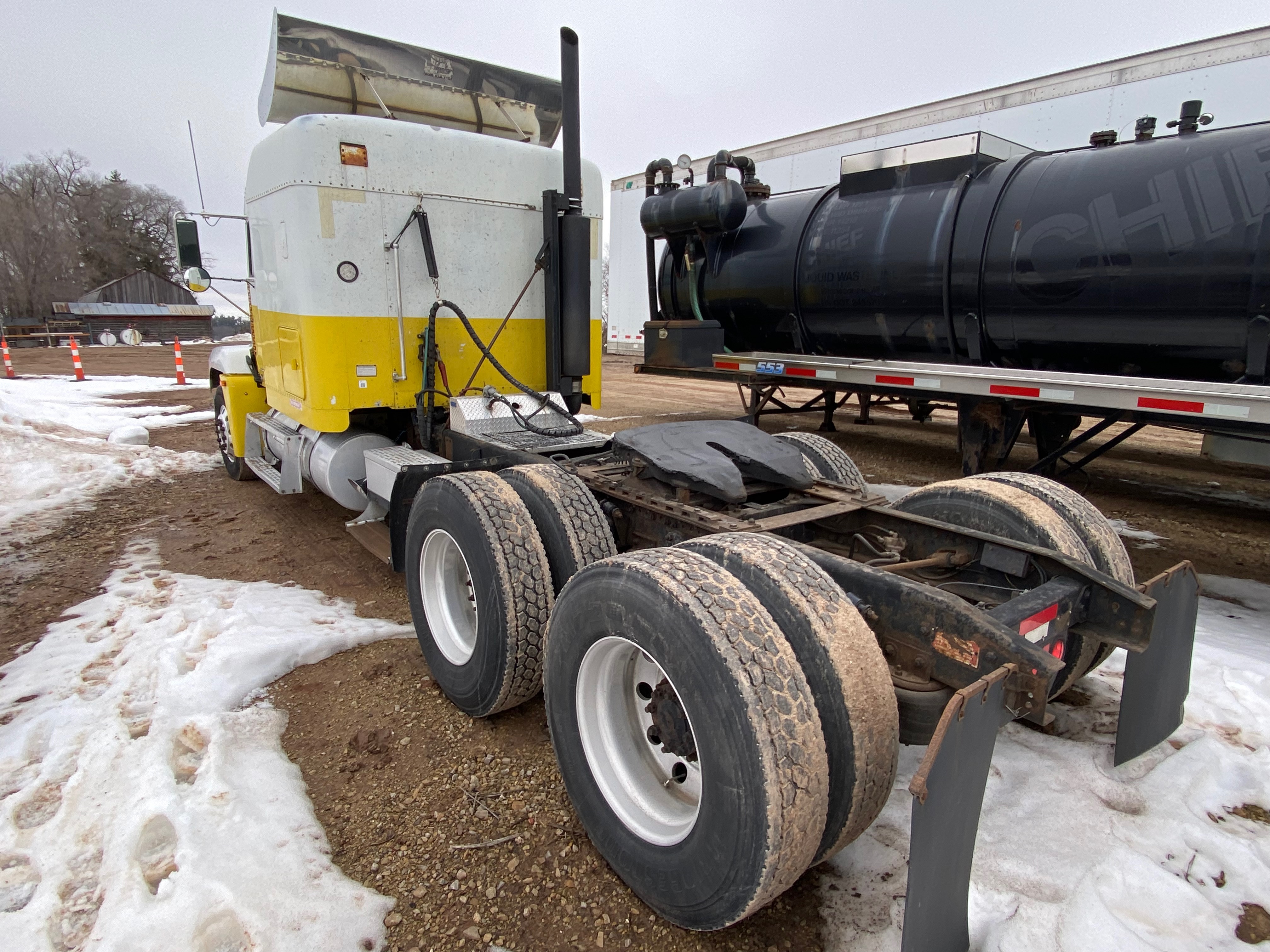 1996 FREIGHTLINER FLD120 - Image 5